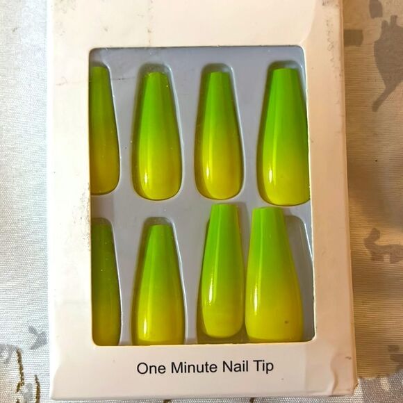 False Nail Ombre Green One Minute Nail Tips - Picture 2 of 3